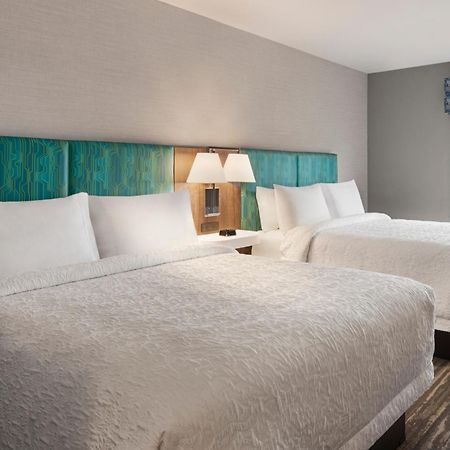 Hampton Inn & Suites Kelowna, British Columbia, Canada Экстерьер фото