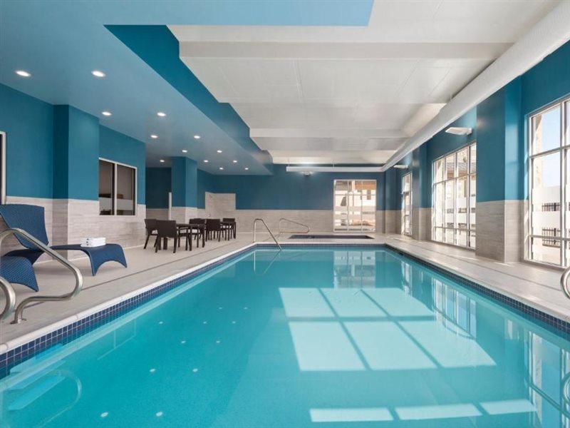 Hampton Inn & Suites Kelowna, British Columbia, Canada Экстерьер фото