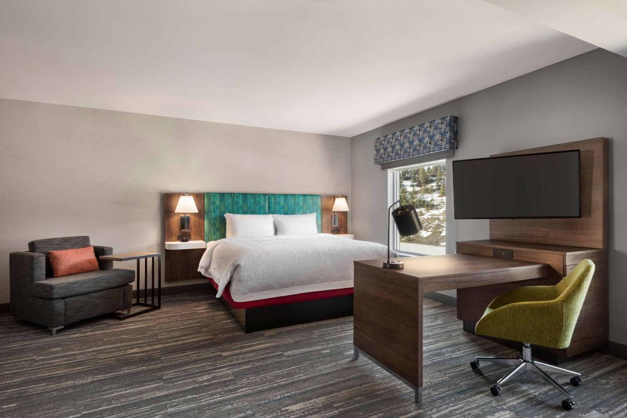 Hampton Inn & Suites Kelowna, British Columbia, Canada Экстерьер фото