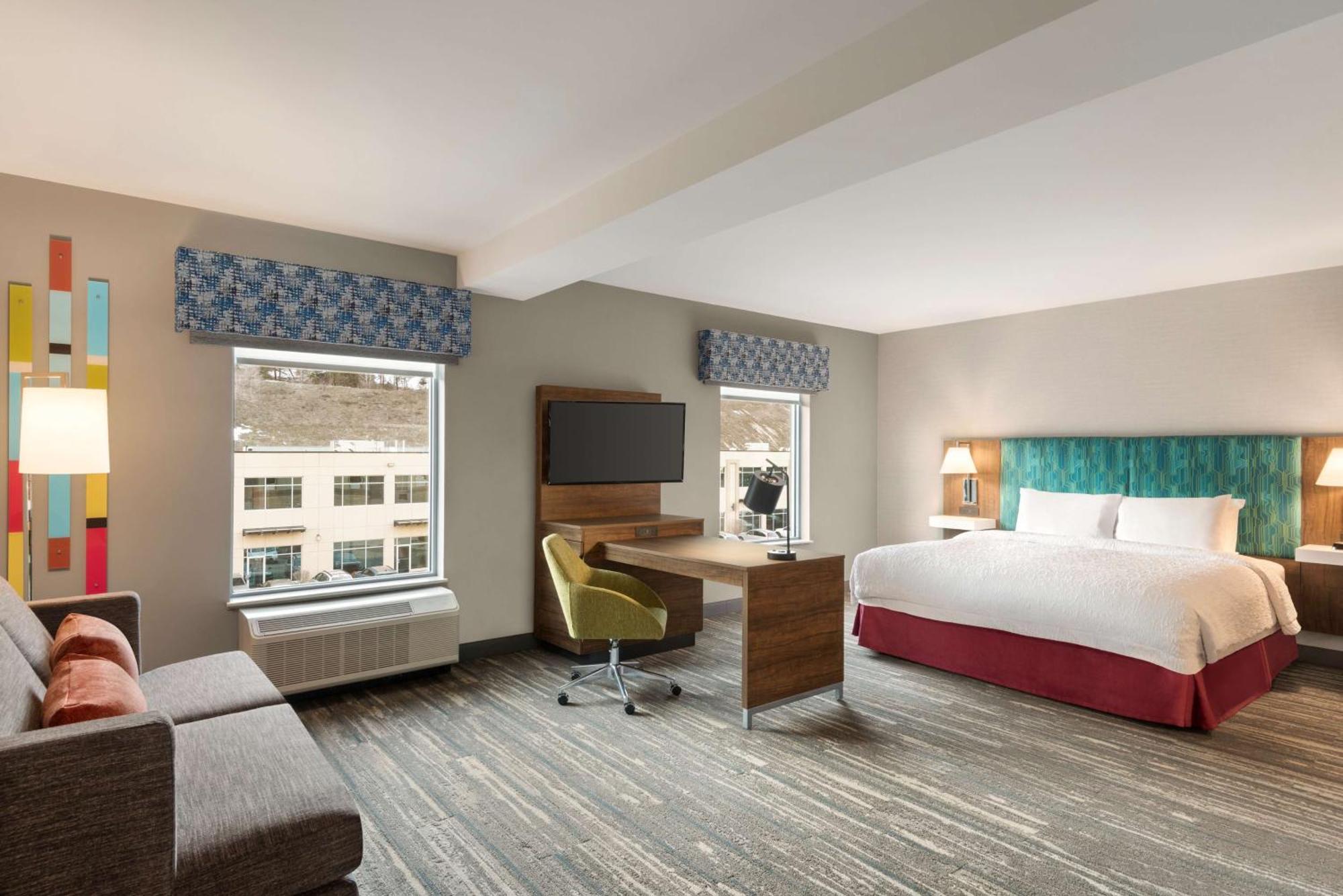 Hampton Inn & Suites Kelowna, British Columbia, Canada Экстерьер фото
