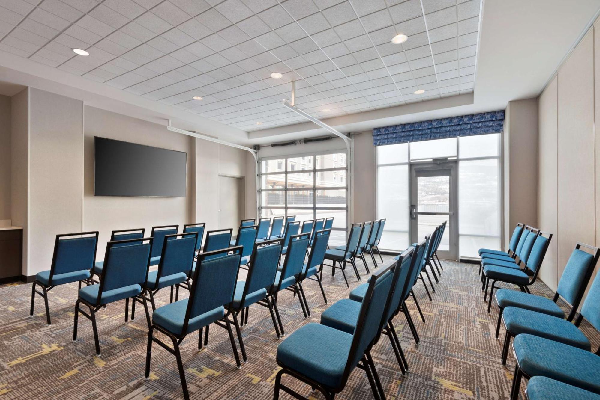 Hampton Inn & Suites Kelowna, British Columbia, Canada Экстерьер фото