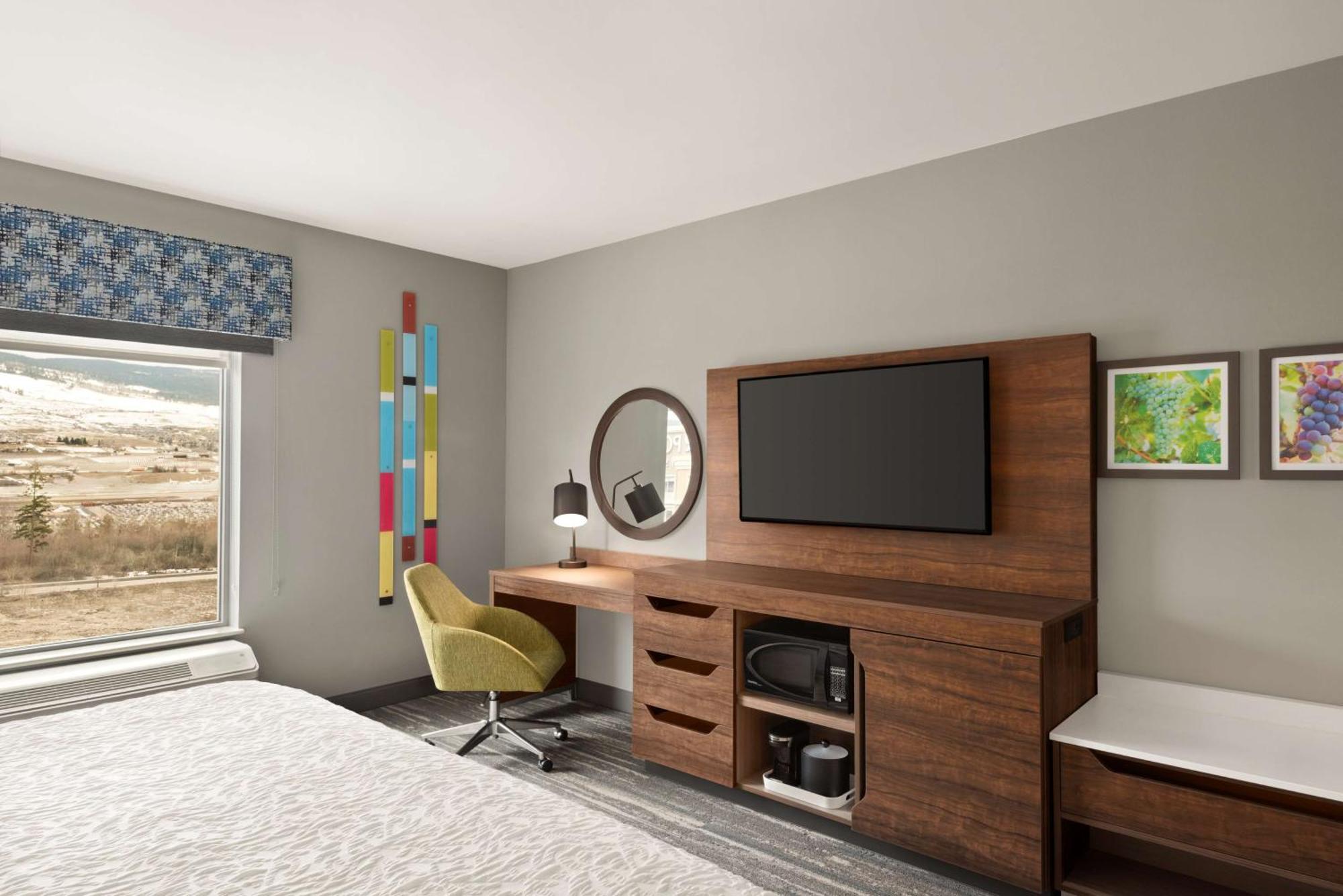 Hampton Inn & Suites Kelowna, British Columbia, Canada Экстерьер фото