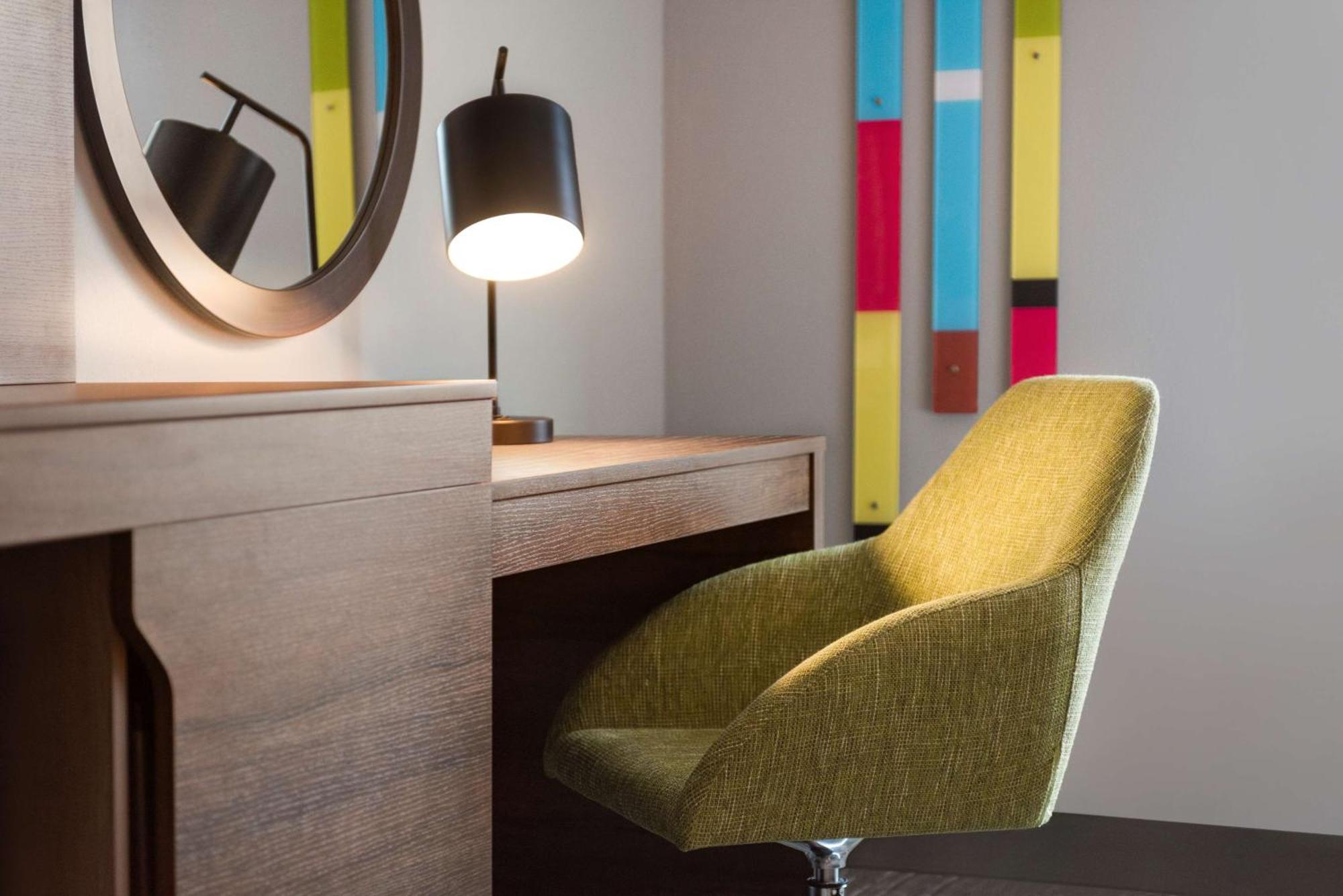 Hampton Inn & Suites Kelowna, British Columbia, Canada Экстерьер фото
