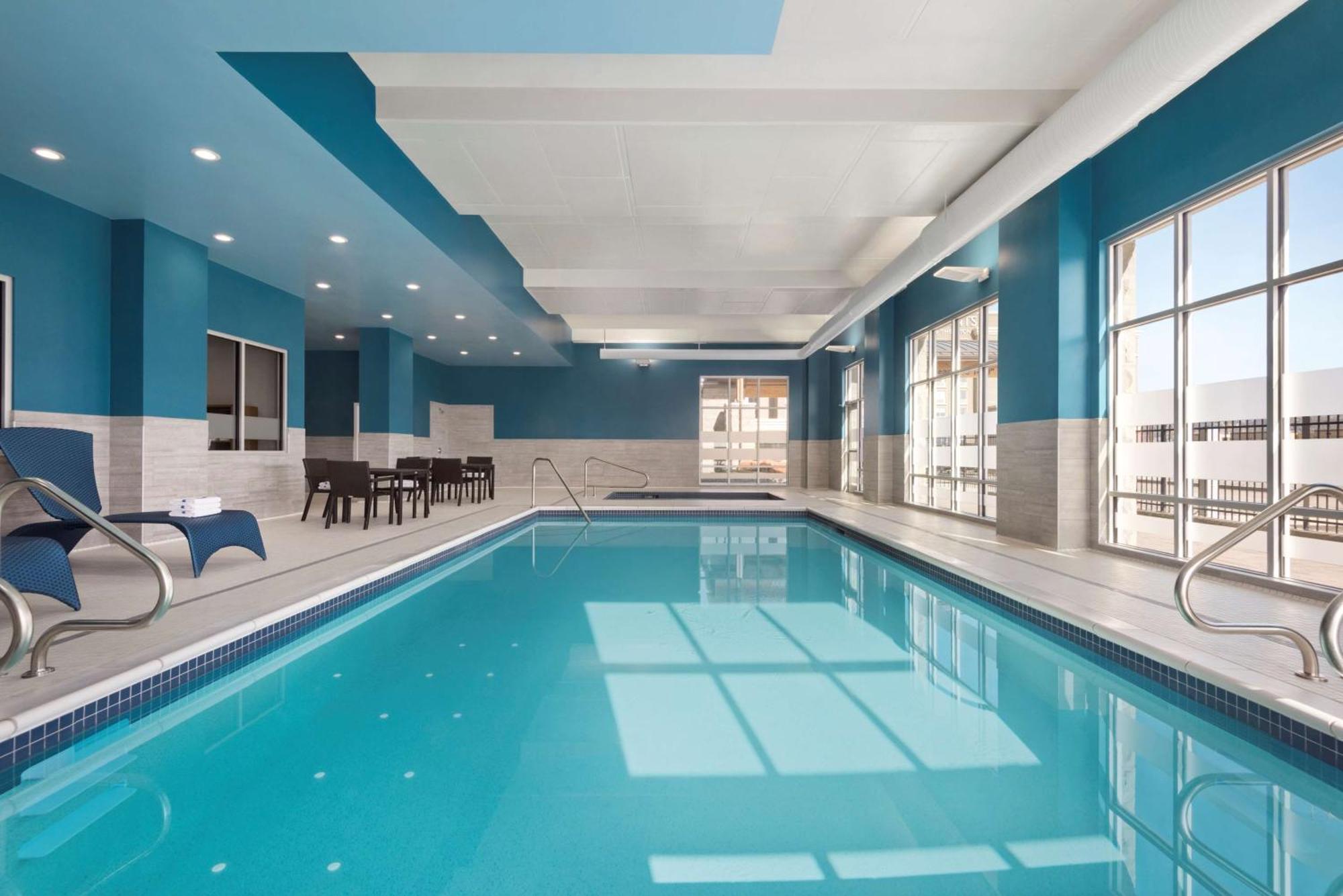 Hampton Inn & Suites Kelowna, British Columbia, Canada Экстерьер фото